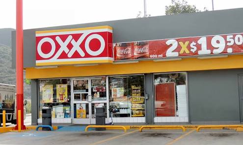 Asaltan con violencia Oxxo en Tequexquitla